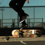 【バイラル動画】超スローで見るスケボーの神業、トラックに跳ね飛ばされたスケーター