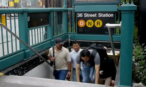 バイラル動画が地下鉄駅の問題を提示