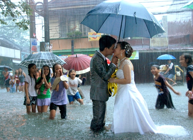 大雨の結婚式