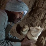 エジプトのルクソールで3000年前の古代墓を新たに発掘、中からはカノプス壺など