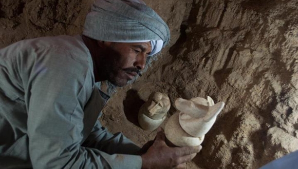 ルクソールで新たに発見された墓、カノプス壺