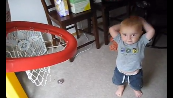 動画 天才バスケット赤ちゃん現る シュートを決めまくるすごい2歳児 E Storypost