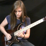 エディ・ヴァン・ヘイレンのギターソロ「Eruption」を見事にロックする14歳少女