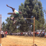 ケニア高校生の走り高跳びの試合がいろんな意味ですごすぎる