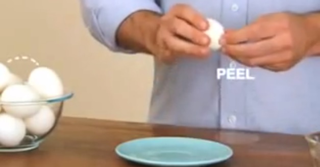 10秒でゆで卵を向く方法2