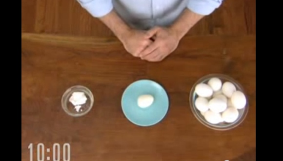 10秒でゆで卵を向く方法