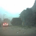 【動画】巨大な落石を間一髪で逃れる衝撃映像 – 台湾