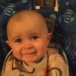 【動画】お母さんの歌に涙を流しながら聞き入るエモーショナルな赤ちゃん