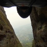 【動画】時速160kmのスリル！！ウィングスーツで岩山の隙間スレスレをくぐり抜け