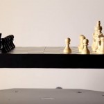 【動画】まるでマジック！！チェスボードをプカプカ浮かせる磁気浮上デバイス