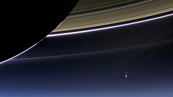 土星から見た地球