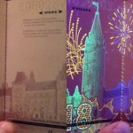 【画像】ブラックライトで光るカナダの新パスポートがちょっとだけカッコいい