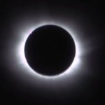 【映像】フェロー諸島の上空に観測された皆既日食が神秘的すぎる！！