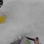 【動画】スキーヤーが雪崩に巻き込まれた友人を奇跡的に救出