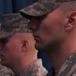 【動画】アメリカ空軍儀仗兵はこうやって石の心を鍛え上げる