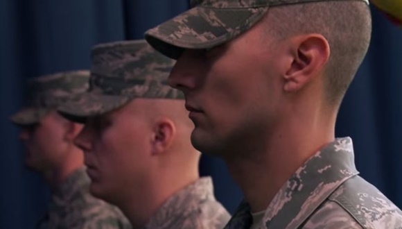アメリカ空軍　儀仗兵　トレーニング
