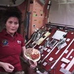 【動画】無重力の宇宙ステーションでトルティーヤサンドイッチを調理