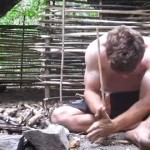 【サバイバル】ジャングルで道具を一切使わず素手で小屋を完成させる男がすごい