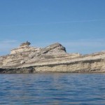 【画像】地中海コルシカ島沖に浮かぶ戦艦の形をした岩