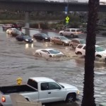 【カリフォルニア洪水】冠水した道路を突き進む強気なランボルギーニ