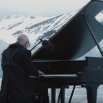 イタリアのピアニストが北極海の氷河をステージにリサイタル